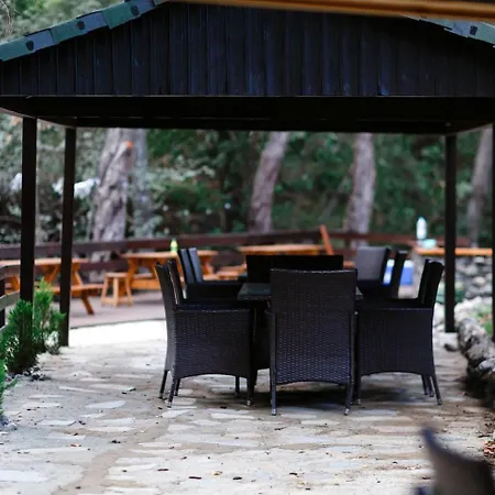 度假居 Panoramic Mountain A-frame Retreat With Fireplace In Limassol, Cyprus Arakapas