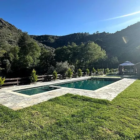 度假居 Panoramic Mountain A-frame Retreat With Fireplace In Limassol, Cyprus Arakapas
